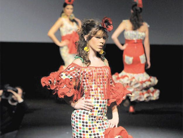 La cantante Mar&iacute;a Isabel luci&oacute; una de las creaciones de Carmen Vega.

Foto: Manuel Aranda