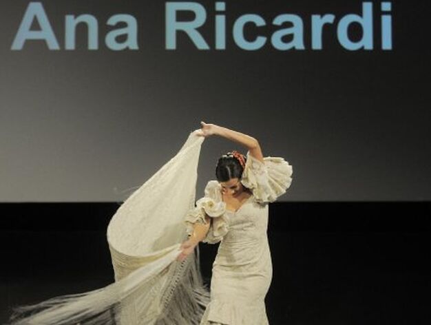 Ana Ricardi dot&oacute; a sus vestidos de unas l&iacute;neas bell&iacute;simas

Foto: Manuel Aranda