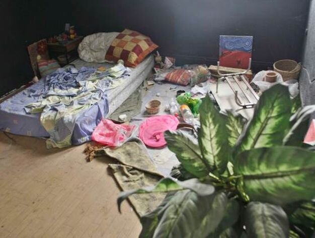 El cuartel ha servido de refugio para indigentes, que instalaron sus propios dormitorios en su interior.

Foto: Miguel Rodriguez