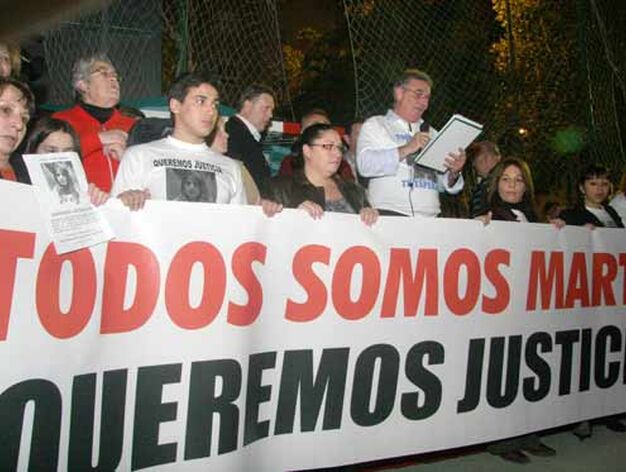 El grupo de gente portaba en primera fila una pancarta con el lema 'Todos somos Marta, &iexcl;Queremos justicia!

Foto: Belen Vargas
