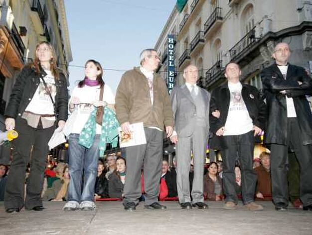 Al final de la manifestaci&oacute;n el padre de Marta ley&oacute; un manifiesto.

Foto: Juan Carlos V&aacute;zquez / Alberto Morales