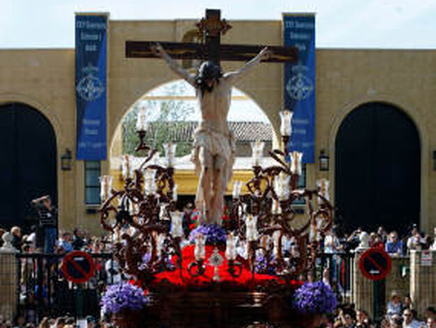 El Cristo de la Redenci&oacute;n y Nuestra Se&ntilde;ora de la Salud, en el Zaid&iacute;n.

Foto: Pepe Villoslada