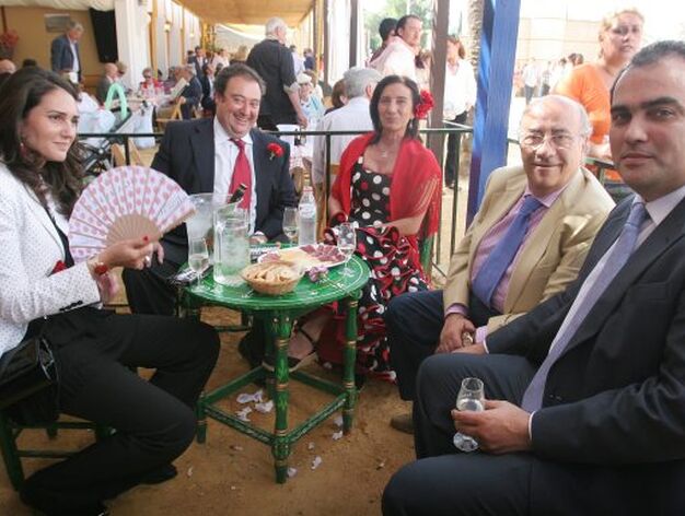 Luis Garc&iacute;a y Rafael Padilla, consejeros de Diario de Jerez, posan con Javier Moyano y David Fern&aacute;ndez

Foto: Vanesa Lobo