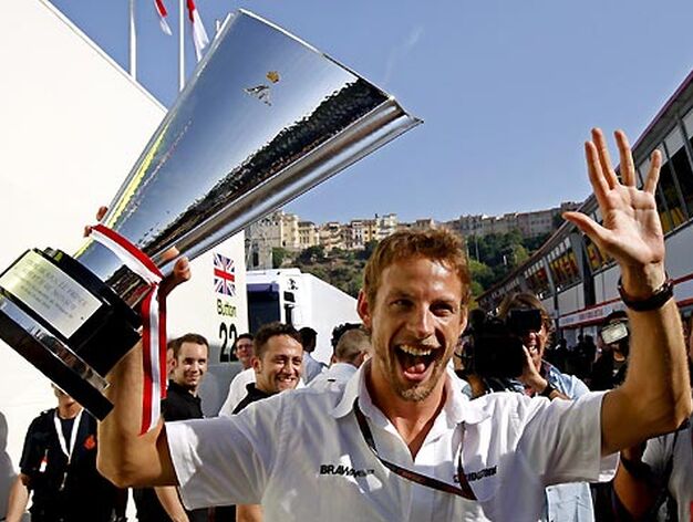 Jenson Button, con el trofeo de ganador.

Foto: AFP Photo / Reuters / EFE