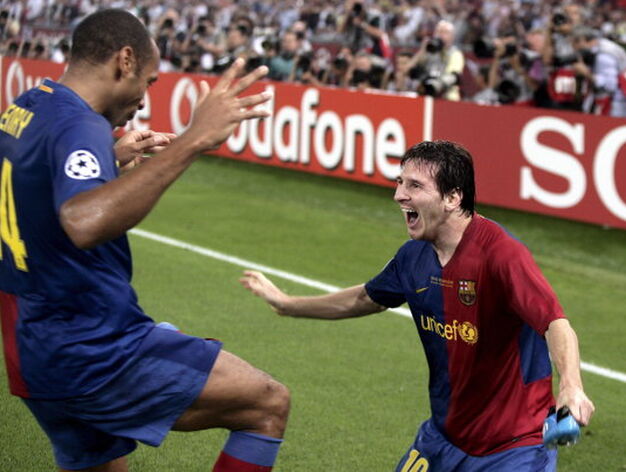 Henry y Messi festejan el segundo gol del equipo de Pep Guardiola.