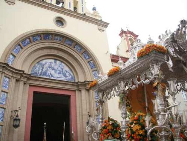 Las iglesias se abren para darle la bienvenida al Simpecado.

Foto: Bel&eacute;n Vargas, Manuel G&oacute;mez