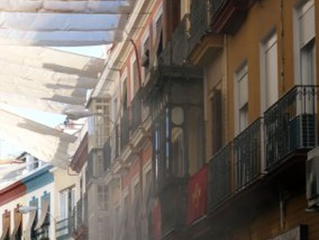 El humo sale de Casa Robles situado en la calle &Aacute;lvarez Quintero.

Foto: Marisa Rivera