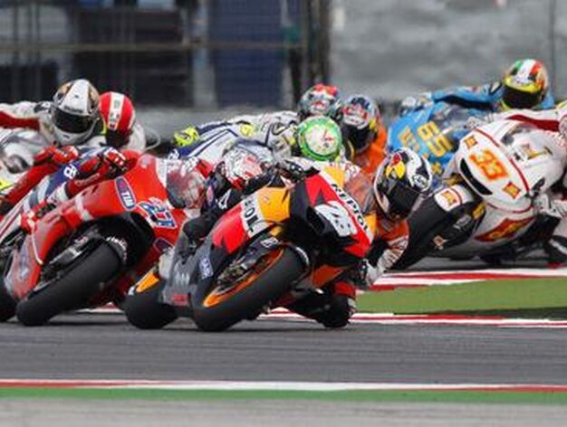 Carrera de MotoGP en el Gran Premio de San Marino, con Dani Pedrosa al frente.

Foto: Reuters