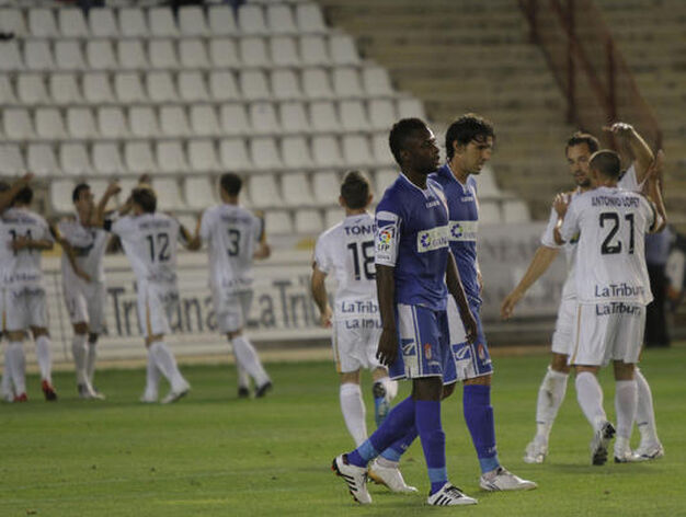 Los jugadores del Albaceta celebran su primer gol. / LOF