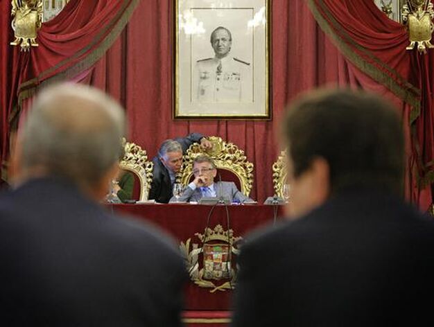 IU vota en contra de las cuentas generales de 2009 en el pleno de Diputaci&oacute;n. 

Foto: Julio Gonzalez