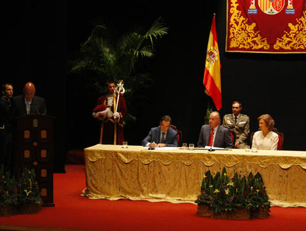 El presidente del Senado,Javier Rojo, pronunci&oacute; uno de los discursos de la jornada.

Foto: Julio Gonzalez