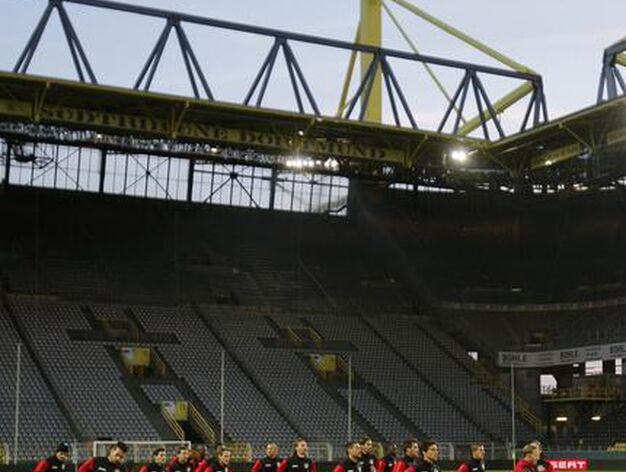 Entrenamiento en el terreno de juego donde se disputar&aacute; el choque ante el Borrusia Dortmund.

Foto: Diario de Sevilla