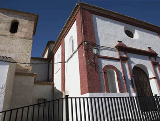 Ayuntamiento de Valle del Zalab&iacute;. Iglesia parroquial.