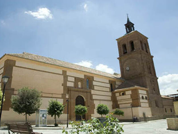 Ayuntamiento de La Calahorra. Iglesia parroquial.