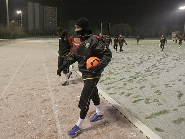 Los jugadores salen del entrenamiento a temperaturas bajo cero.

Foto: Philippe Gerard (FP Sport)