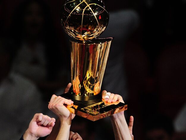 Dallas Mavericks gana su primer campeonato de la NBA tras vencer a Miami Heat. / AFP