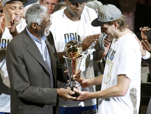 Dallas Mavericks gana su primer campeonato de la NBA tras vencer a Miami Heat. / Reuters
