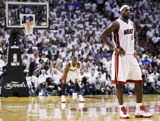 Dallas Mavericks gana su primer campeonato de la NBA tras vencer a Miami Heat. / Reuters