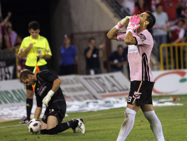 Roberto celebra su gol en la tanda de penaltis. / Luc&iacute;a Rivas &middot; Pepe Villoeslada