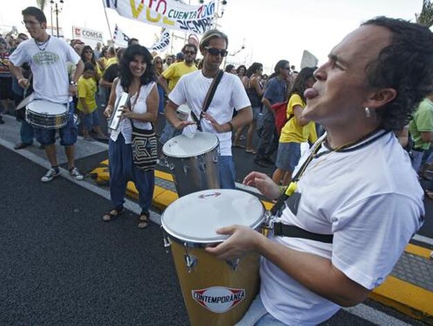 Unas 4.000 personas apoyan la manifestaci&oacute;n del 19-J en C&aacute;diz.

Foto: Jesus Marin