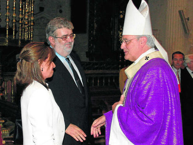 Emocionado en el funeral por su padre, Jos&eacute; Manuel Lara Hern&aacute;ndez, en la Catedral de Sevilla en 2003./ Juan Carlos V&aacute;zquez