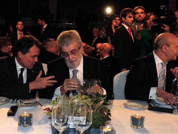 La cena de entrega de los Premios Planeta de 2012, a la que acudieron Artur Mas y el ministro Wert, vino precedida de las rotundas declaraciones de Lara contra la independencia de Catalu&ntilde;a./ Lluis Gen&eacute;