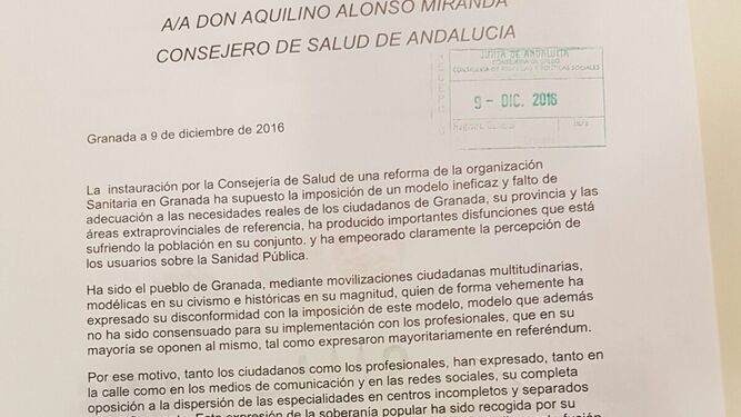 2. Ayer se entregó en Registro otro escrito dirigido al consejero, Aquilino Alonso, registrando los cinco puntos pactados por sindicatos y las plataformas Granada Por su Salud y de Profesionales de los Hospitales de Granada.