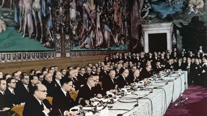 Imagen del 25 de marzo de 1957 que recoge la firma del Tratado de Roma, que dio origen a la Comunidad Económica Europea, germen de la UE.