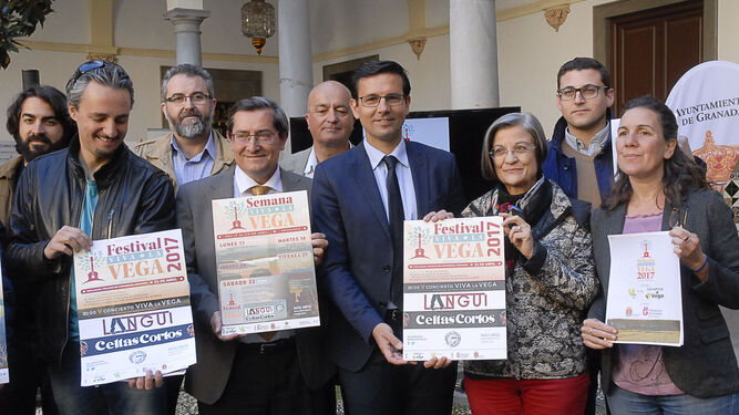 La celebración, impulsada por las plataformas Salvemos la Vega y VegaEduca, cuenta con el apoyo del Ayuntamiento y de la Diputación.
