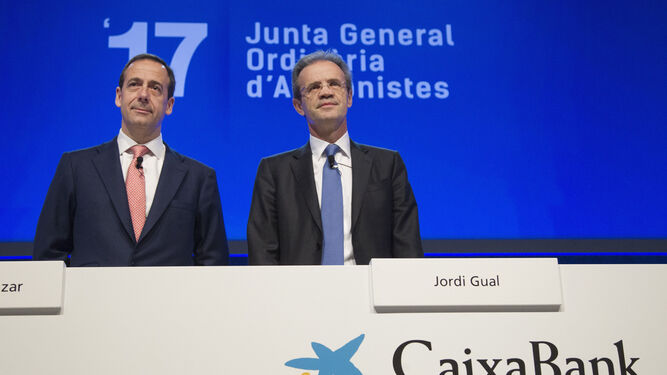 Gonzalo Gortázar, consejero delegado de Caixabank, y Jordi Gual, presidente del banco.