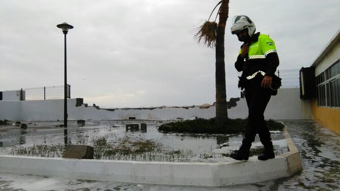 Olas de casi ocho metros provocan daños en Málaga