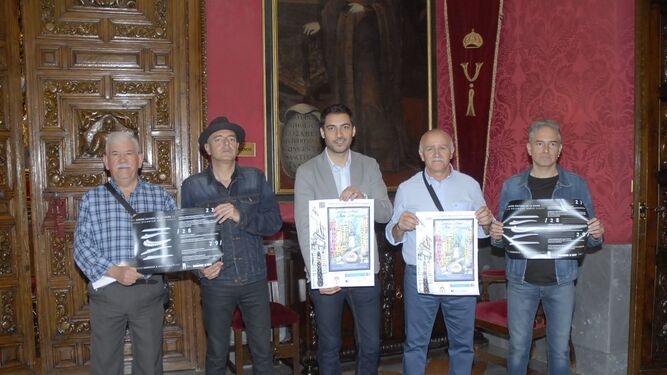 La presentación tuvo lugar en el Ayuntamiento de Granada.