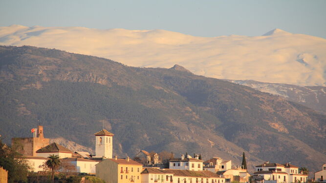 Vista invernal del Cerro de Huenes desde el Albaicín.