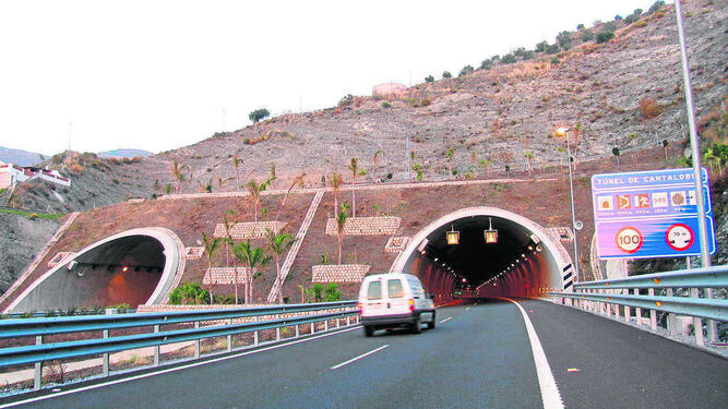 Entrada del túnel granadino de Cantalobos.