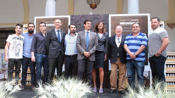 La presentación tuvo lugar ayer en el patio del Ayuntamiento de Granada.