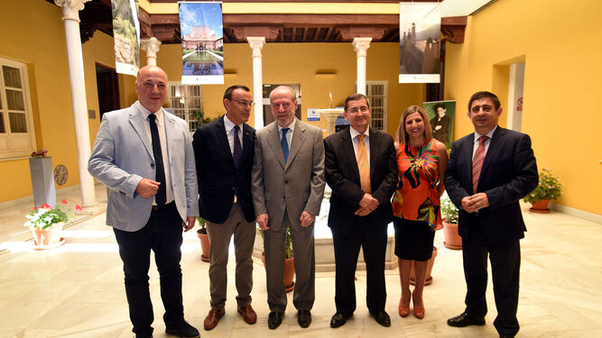 Los presidentes de las diputaciones de Granada, Sevilla, Jaén, Córdoba, Cádiz y Huelva, en la reunión de ayer.