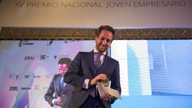 La ministra de Empleo, Fátima Báñez, acudió a la entrega del XV Premio Nacional joven Empresario, que se celebraba por primera vez en Granada, en el Parque de las Ciencias.