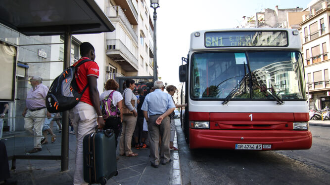 Los usuarios ya se han familiarizado con la red de autobuses.