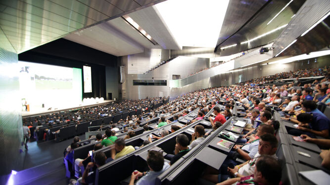 Uno de los congresos celebrado en el auditorio de Fibes.