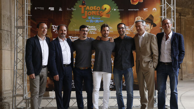 Directores, productores y artistas que han participado en la segunda parte de 'Tadeo Jones', entre los que se encuentra David Bisbal.