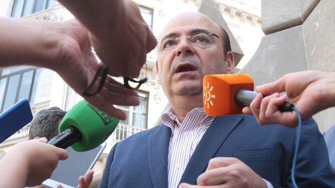 Sebastián Pérez confía en el compromiso de la llegada del AVE.