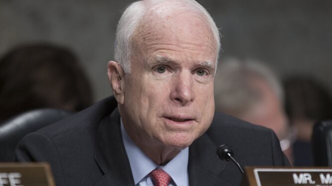 McCain durante la audiencia del comité sobre la nominación de Richard Spencer