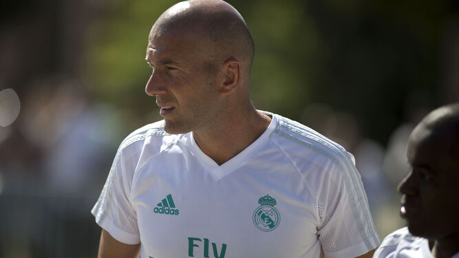 Zidane,  durante un entrenamiento del equipo en Los Ángeles