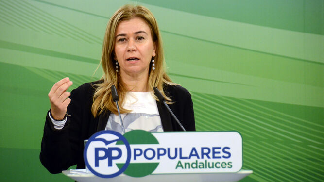 La portavoz de Empleo, Teresa Ruiz-Sillero, gesticula durante una rueda de prensa reciente.