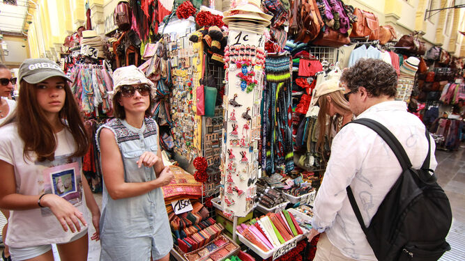 Es la primera vez en cuatro años que un mes de julio frena la progresión turística de Granada.