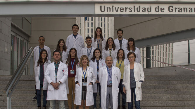 Parte del equipo de investigación de la UGR, encabezado por Darío Acuña.