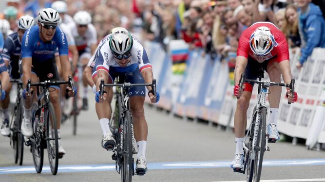 El eslovaco Sagan se impone en el sprint en Bergen al noruego Kristoff.