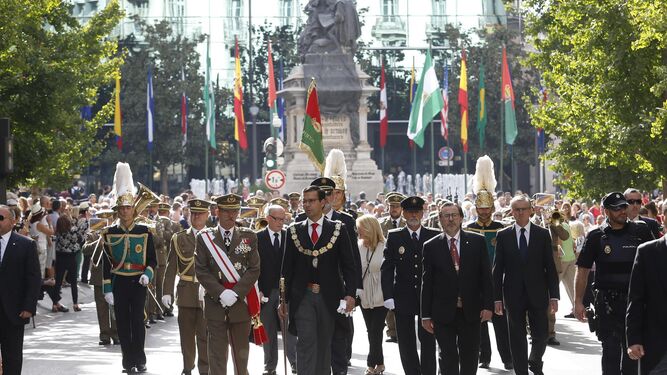 Granada exhibe patriotismo con vítores a los símbolos nacionales