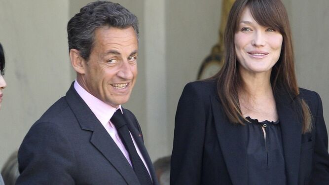 La artista, con su marido, el ex presidente Sarkozy.