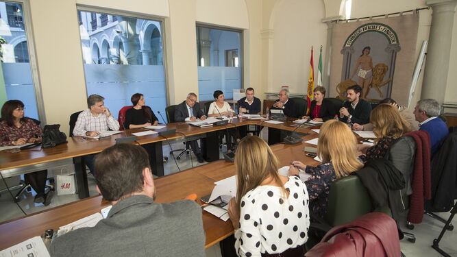 El foro está presidido por la delegada del Gobierno andaluz.